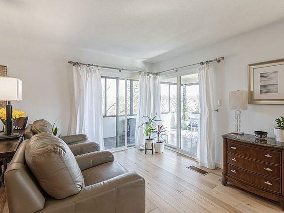 3rd image of 3131 Fleur Dr Unit 301
