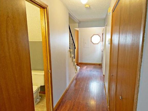 3rd image of 10654 Hummingbird St NW