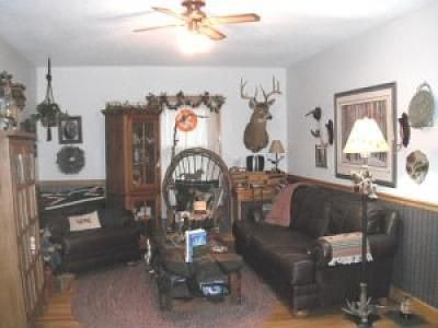 3rd image of 819 E Water St