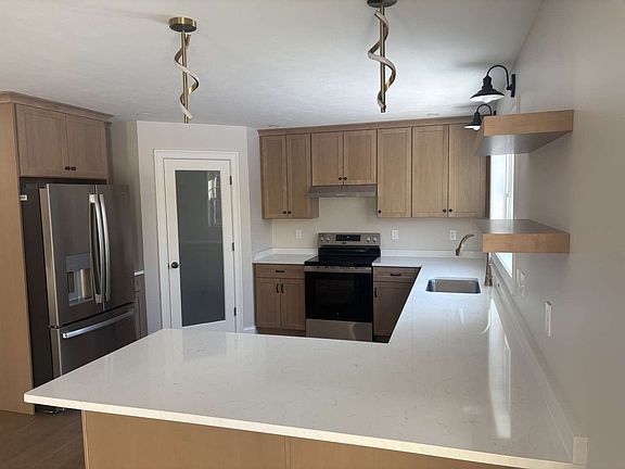 3rd image of 130 Willard Rd