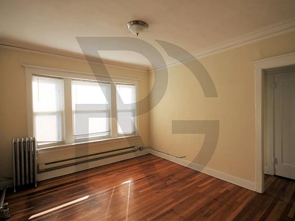3rd image of 4421 N Wolcott Ave #4427B2