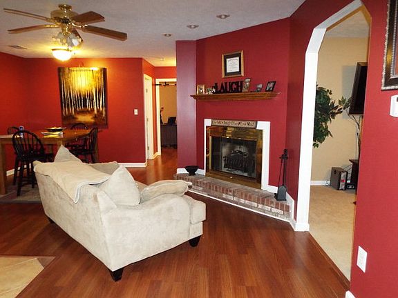 4th image of 217 Bruce Ct