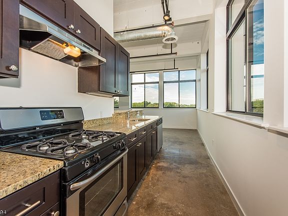 3rd image of 475 S Jefferson St 503 #503