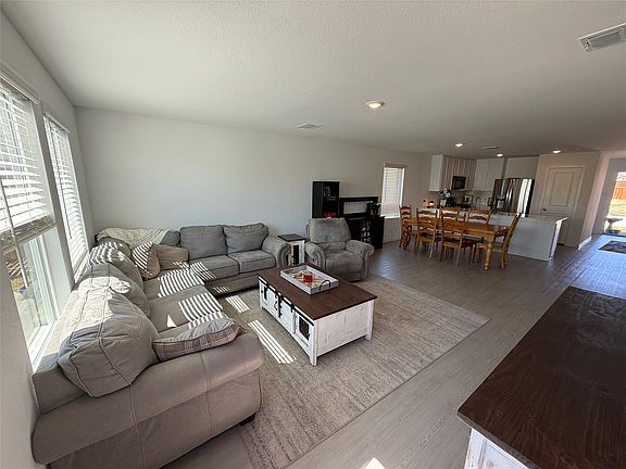 3rd image of 14120 Hammersmith St