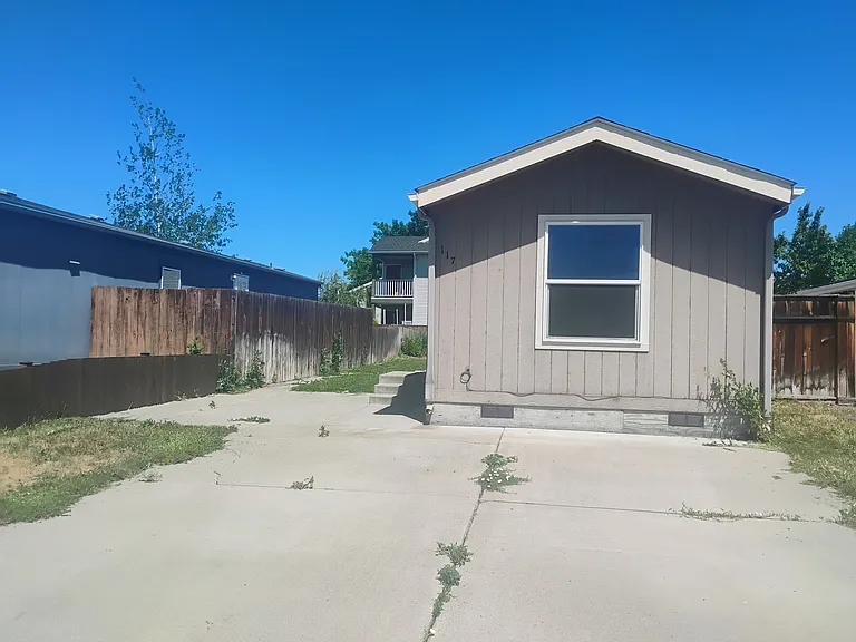 1201 S Chestnut St — Photo 12