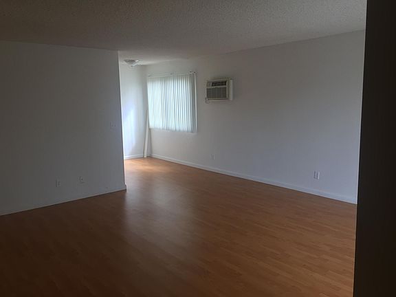 4th image of 13157 Oxnard St APT 102