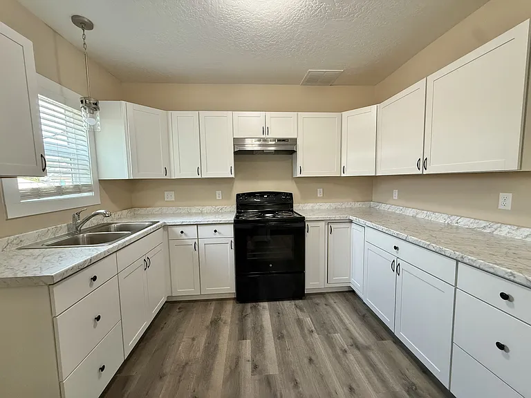 1724 W 8th Ave #1 — Photo 5