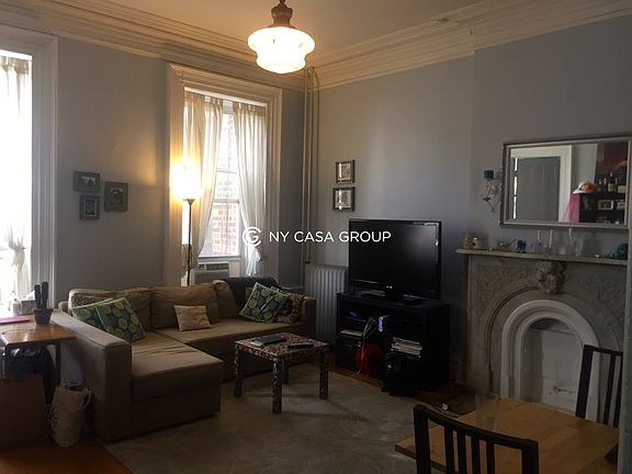 3rd image of 138 Joralemon St APT 3R