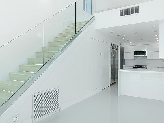 4th image of 2419 Ocean Front Walk #1