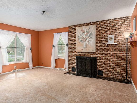 2nd image of 2401 Miller Dr