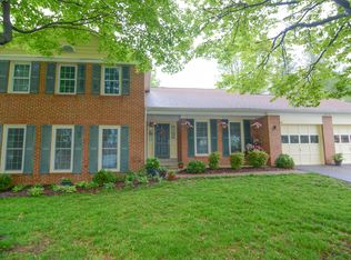 9314 Robnel Pl, Vienna, VA 22182