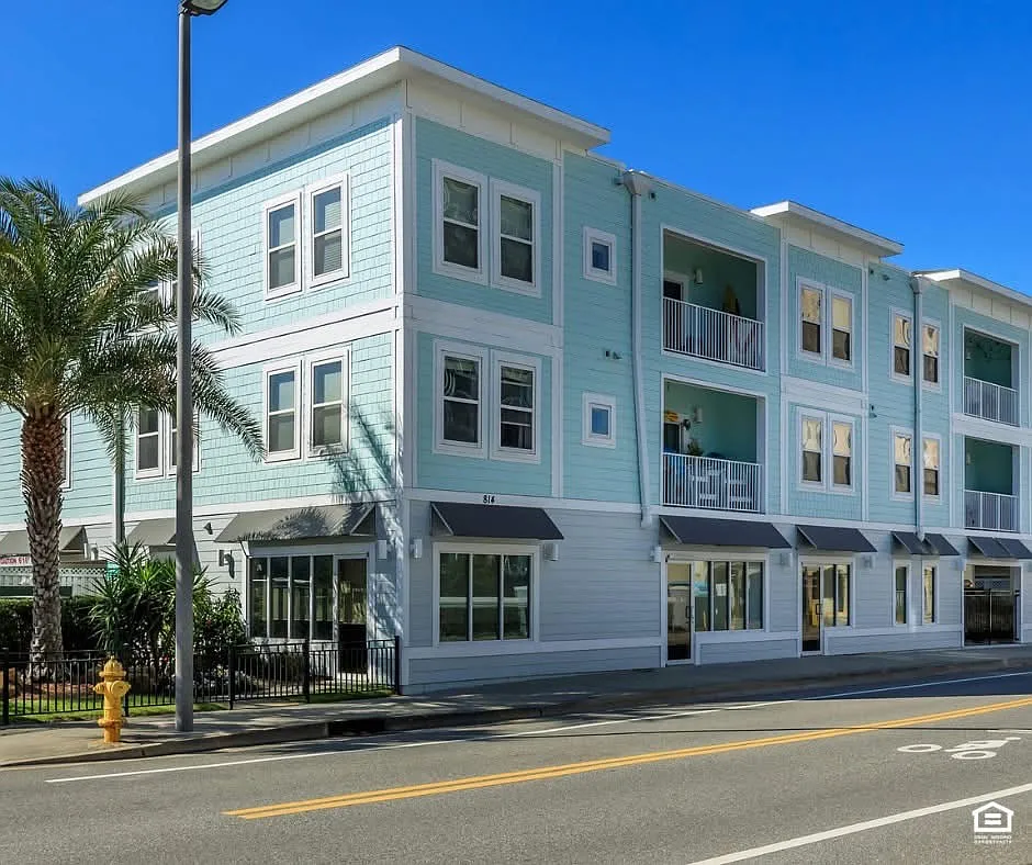 Surfside Apartments- 814 1st Street North — Photo 2