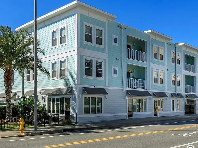 Surfside Apartments- 814 1st Street North — Photo 2
