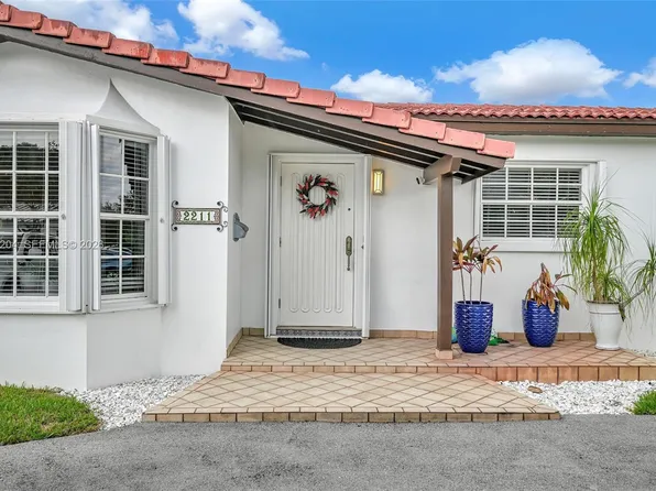 2211 SW 98th Pl, Miami, FL 33165