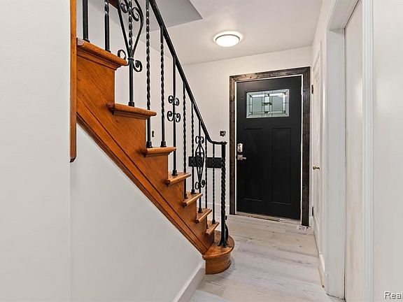 4th image of 235 E Breckenridge St #235