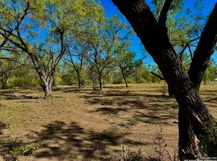 635 Beavers Ln, Uvalde, TX 78801