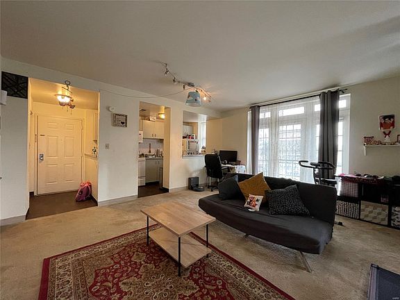 2nd image of 5316 Pershing Ave APT 313