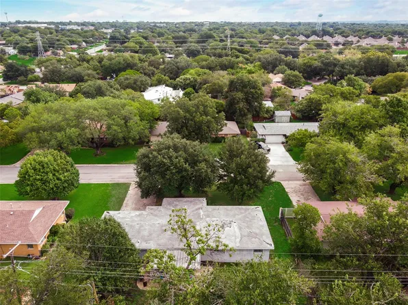 3812 Springbranch Dr, Benbrook, TX 76116