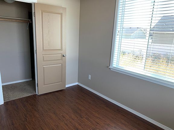 2nd image of 913 S Eagles Ct