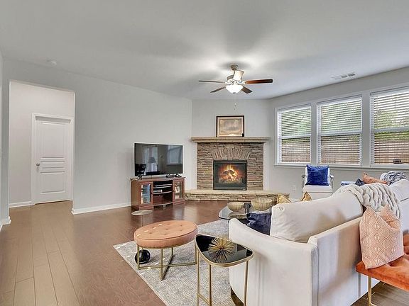 5th image of 2375 Woodmarsh Cir