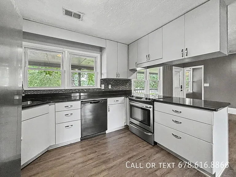 560 Lee Byrd Rd #A — Photo 5