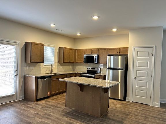 2nd image of 80 Favre St