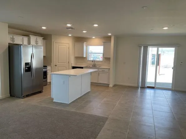 2267 Sanders Ct, Los Banos, CA 93635