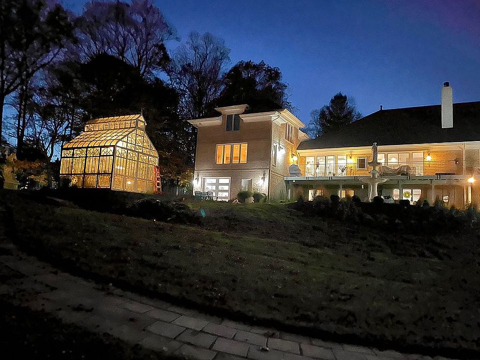 2nd image of 17 Lake Potomac Ct