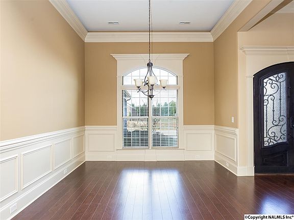 3rd image of 7 Holly Park Blvd SW