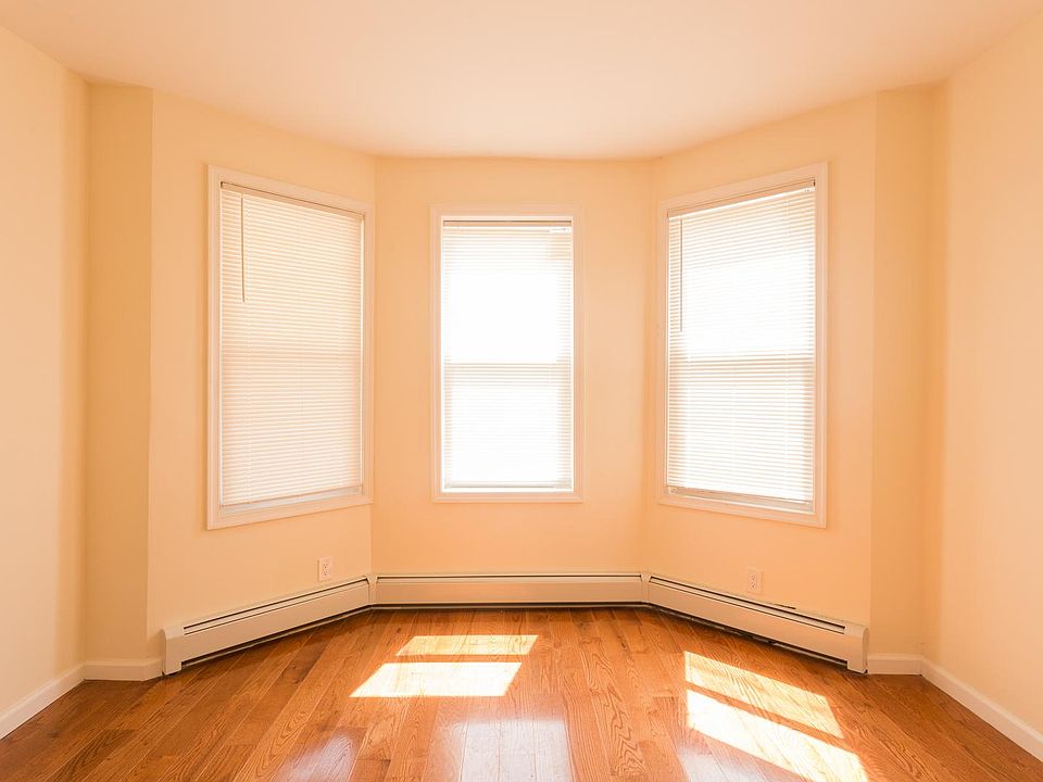 1st image of 533 S Clinton St #1