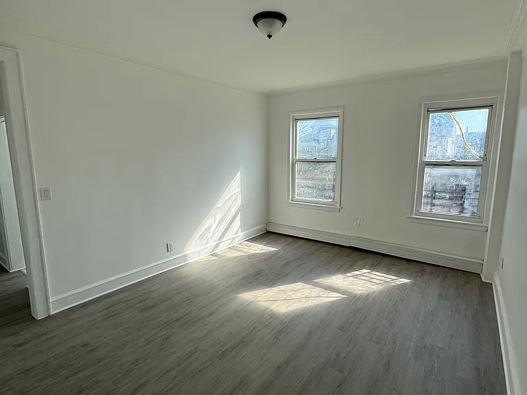 170 Elmora Ave #8 — Photo 4