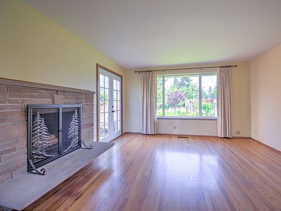 4th image of 1636 Conger Ave NW