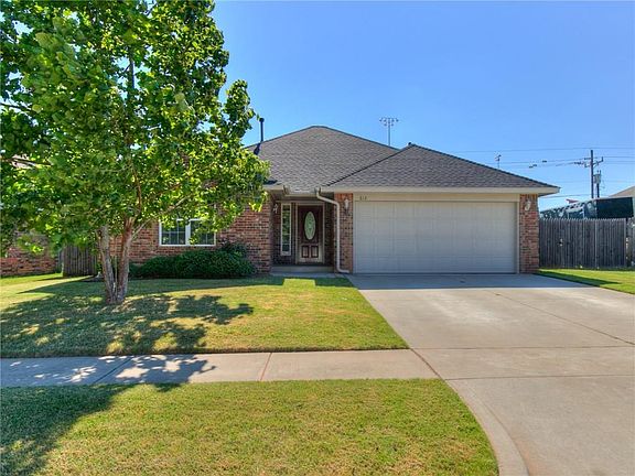 4th image of 612 S Forest Dr