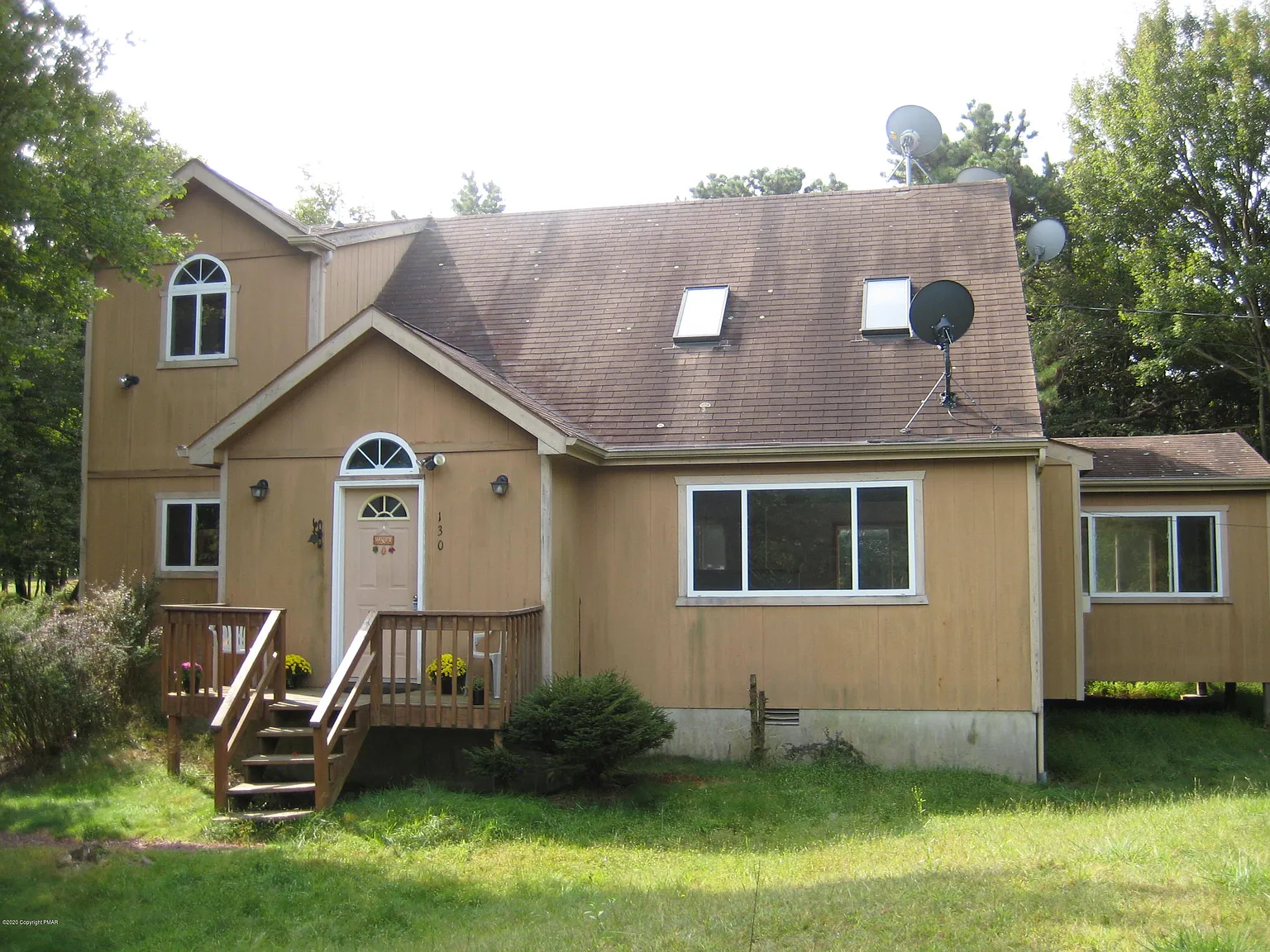 130 Crescent Way photo 1