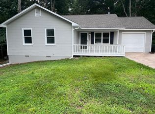 8910 Pine Tree Cir, Gainesville, GA 30506