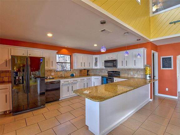 4th image of 416 Hill Dr