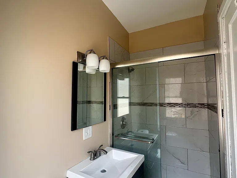 5821 W Erie St #2 — Photo 13