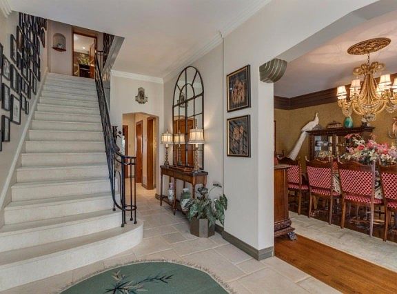 2nd image of 1815 N Heliotrope Dr