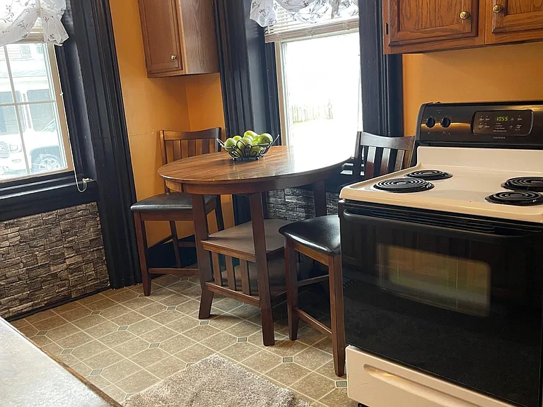 363 Groves Ct — Photo 13