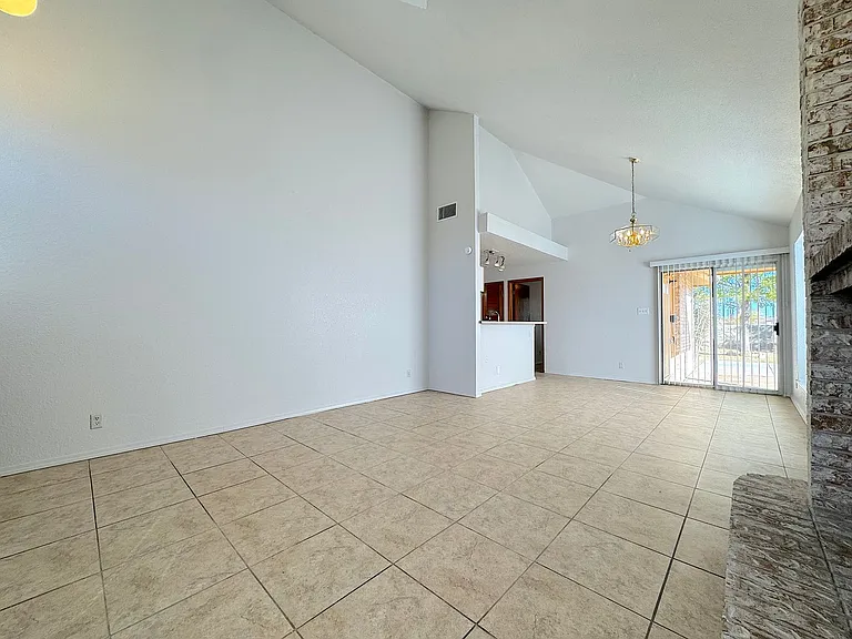 11044 Middledale St — Photo 5