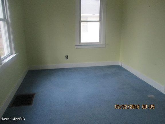 4th image of 864 Wilson Ave