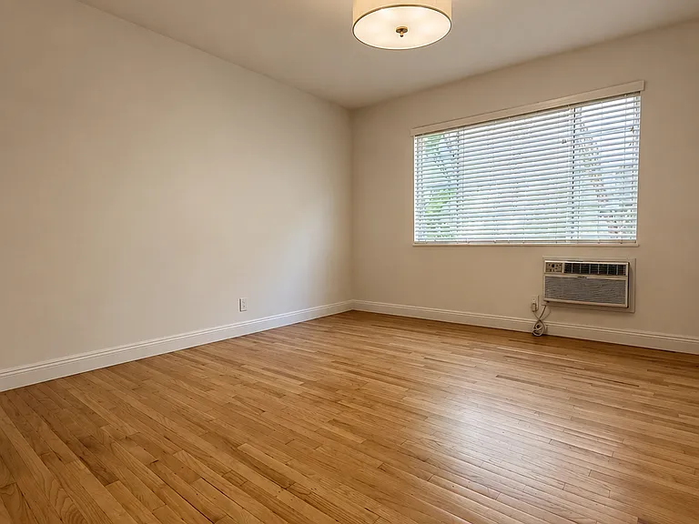 1350 N Hayworth Ave #A — Photo 14
