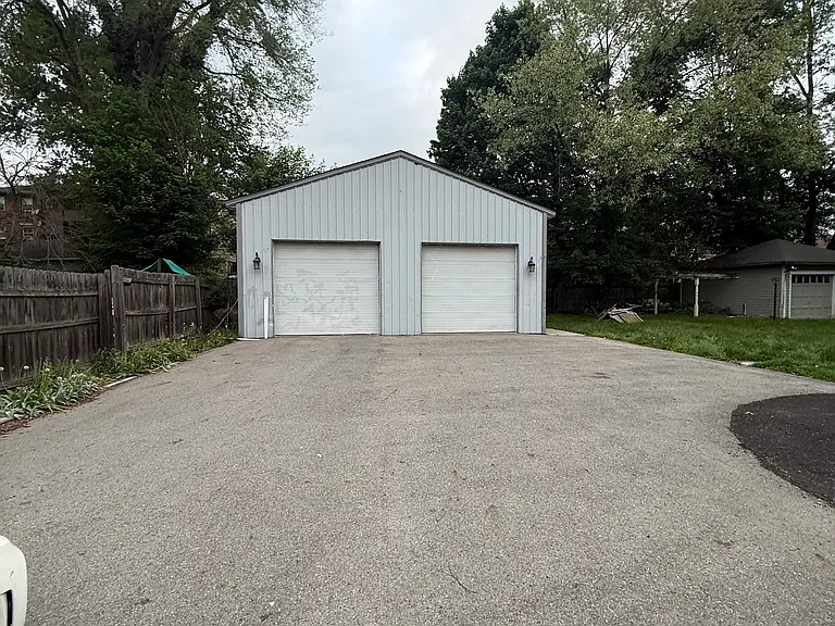 333 Laurel Blvd — Photo 11