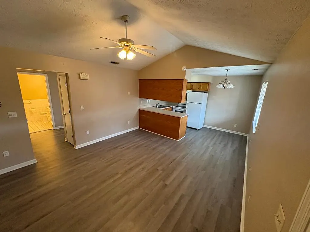 1515 Walnut St. Apt. 5 — Photo 2