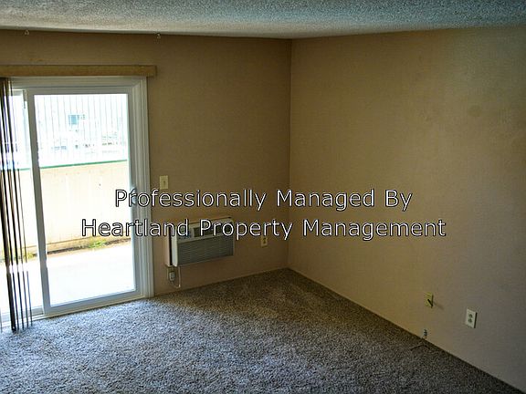 3rd image of 12716 Lakeshore Dr APT G