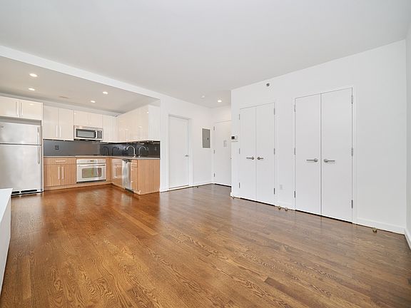 3rd image of 1209 Dekalb Ave APT 102