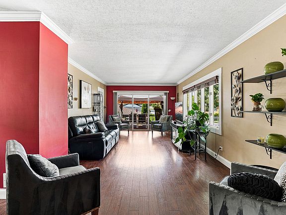 3rd image of 150 S Pick Ave