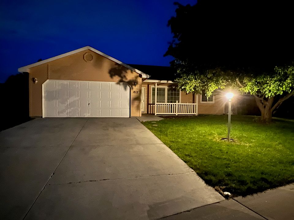 Front street side with automatic light pole