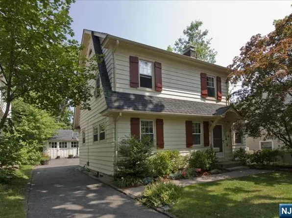 213 Hickory Ave, Tenafly, NJ 07670