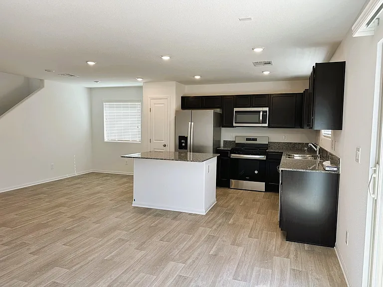 7631 Dewey Dr — Photo 5